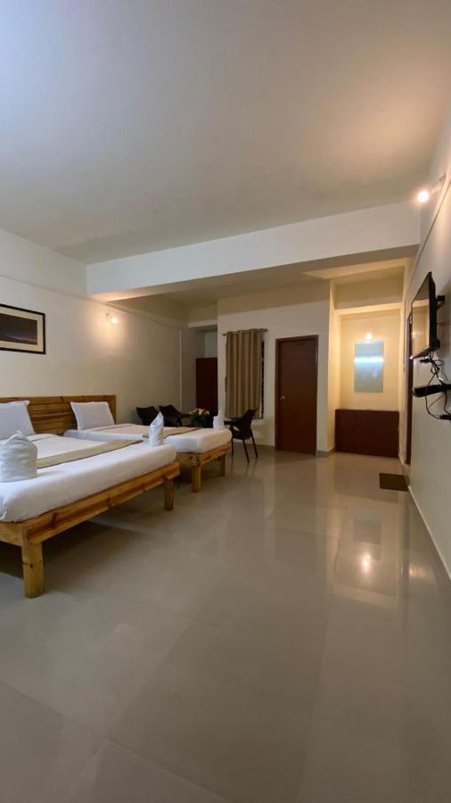 Hotel Travellers Inn ชิลลอง ภายนอก รูปภาพ