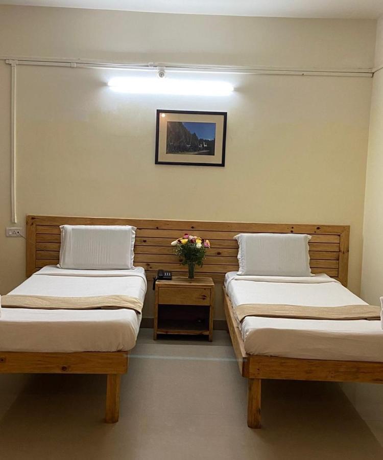 Hotel Travellers Inn ชิลลอง ภายนอก รูปภาพ
