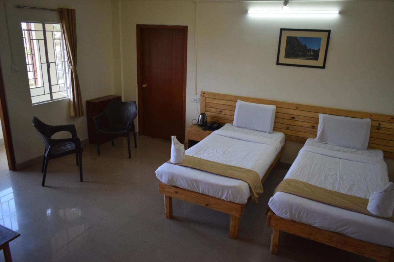 Hotel Travellers Inn ชิลลอง ภายนอก รูปภาพ