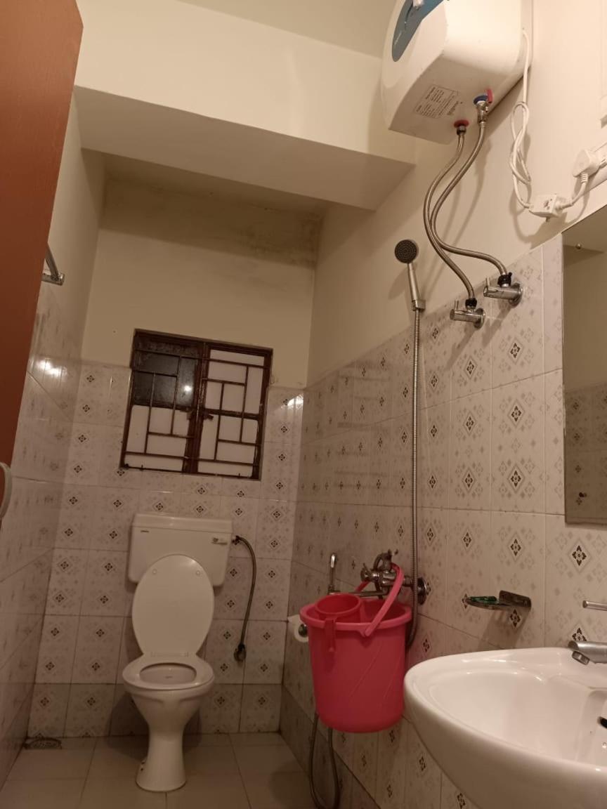 Hotel Travellers Inn ชิลลอง ภายนอก รูปภาพ