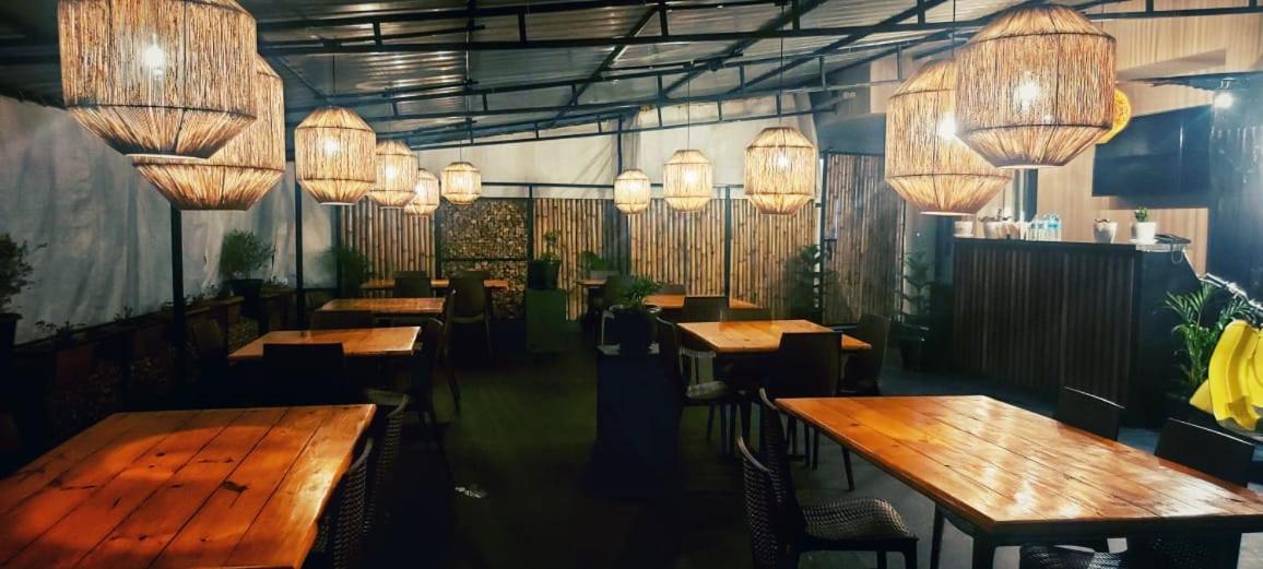 Hotel Travellers Inn ชิลลอง ภายนอก รูปภาพ
