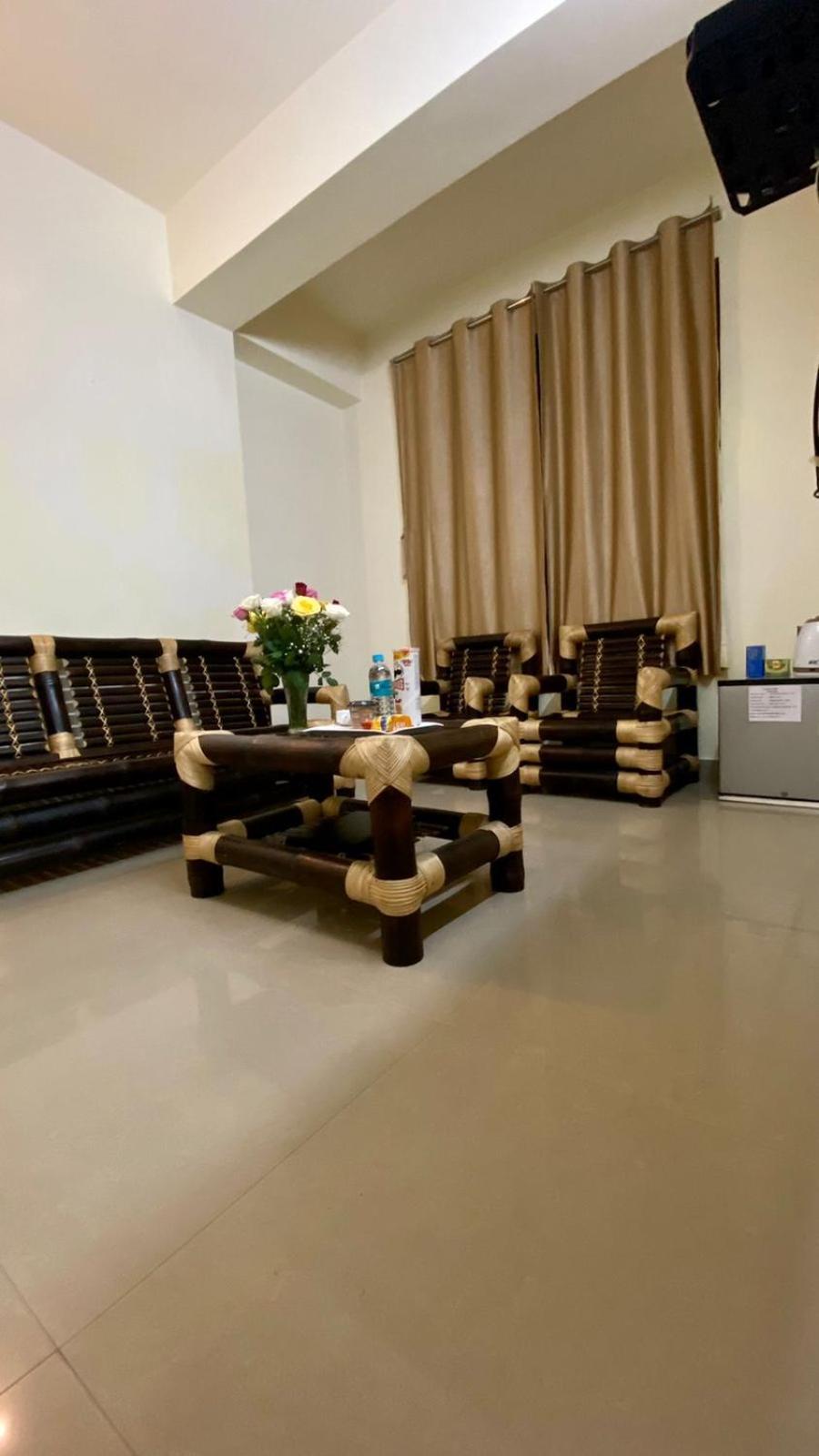 Hotel Travellers Inn ชิลลอง ภายนอก รูปภาพ