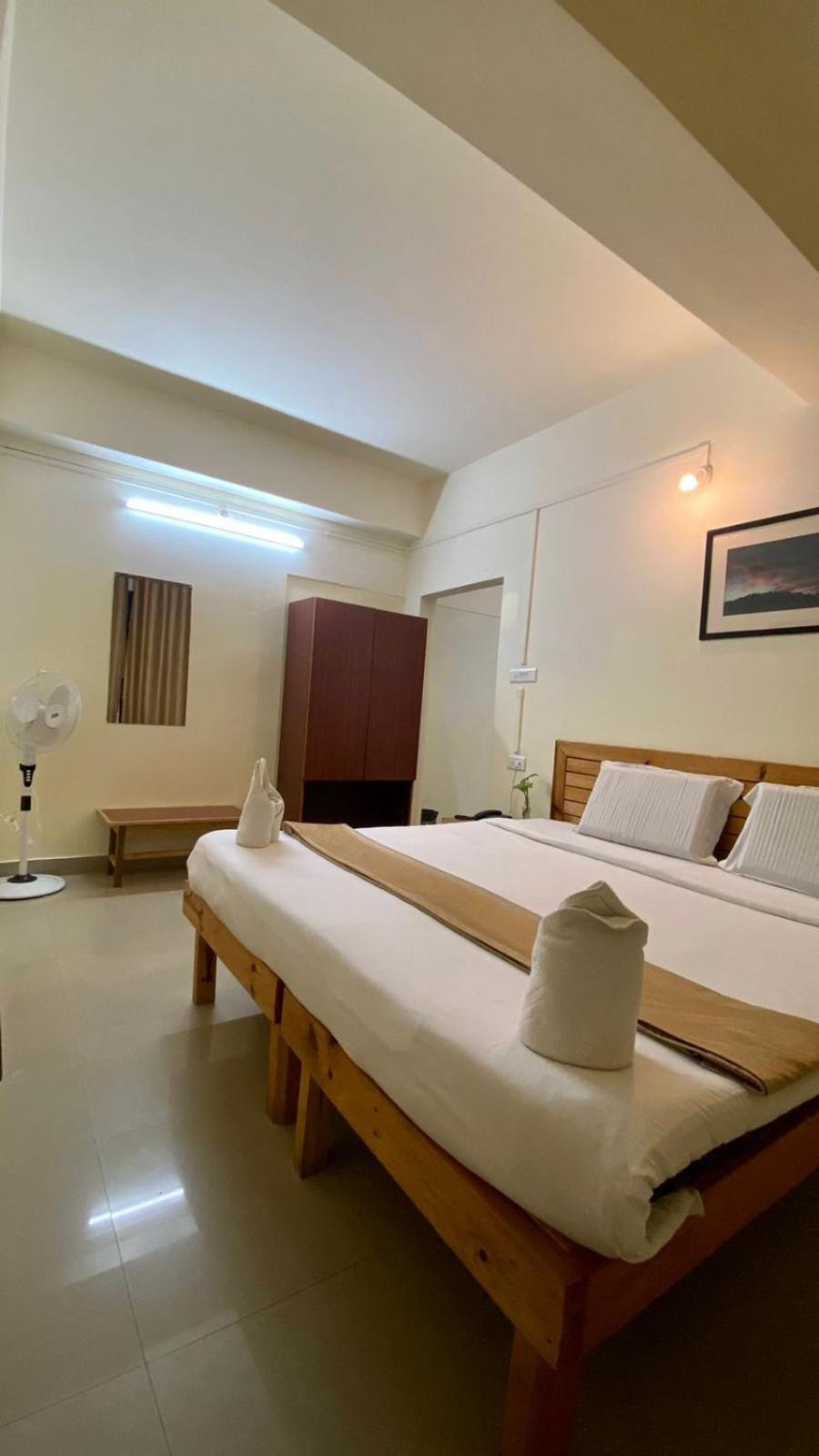 Hotel Travellers Inn ชิลลอง ภายนอก รูปภาพ