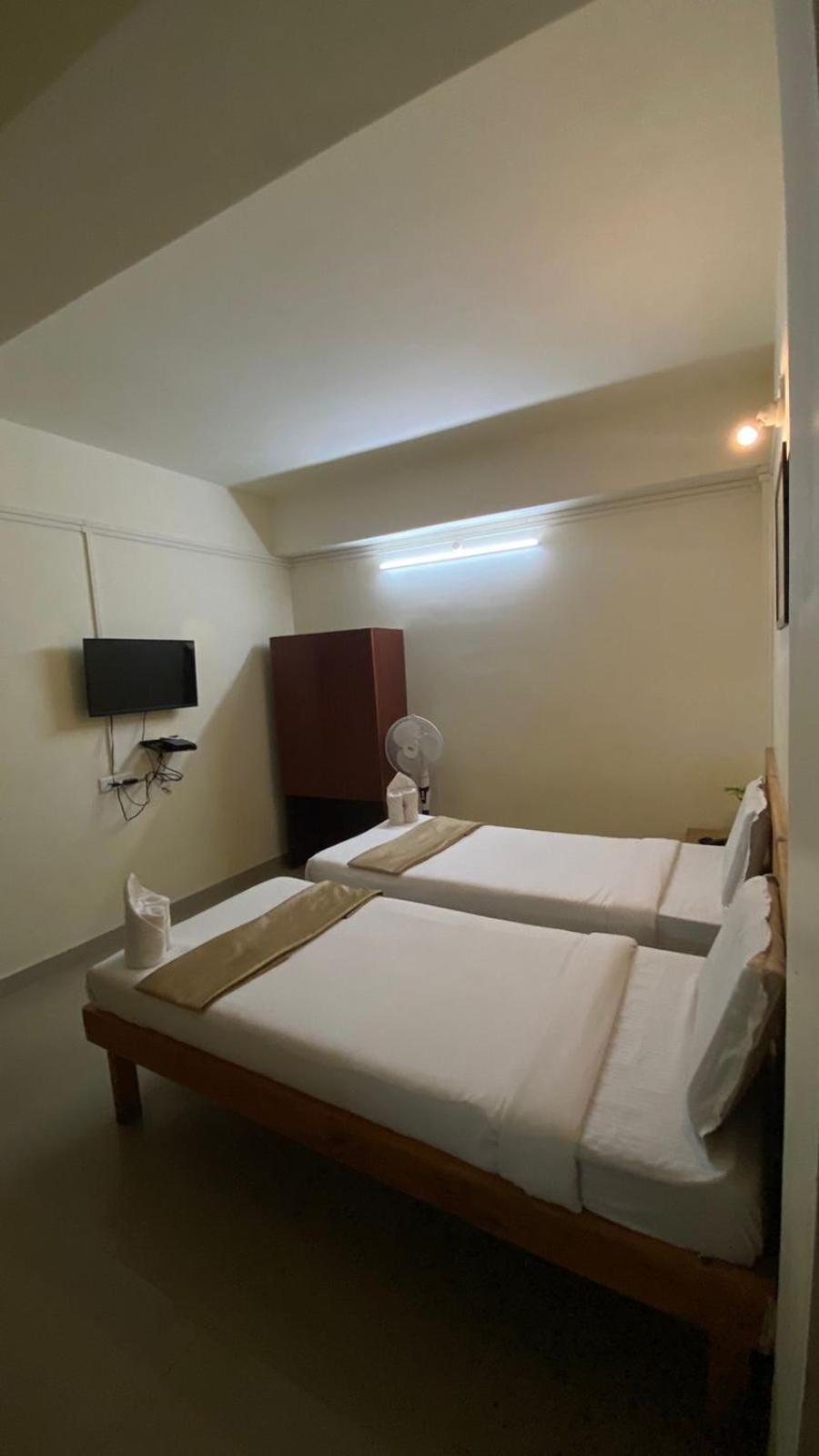 Hotel Travellers Inn ชิลลอง ภายนอก รูปภาพ