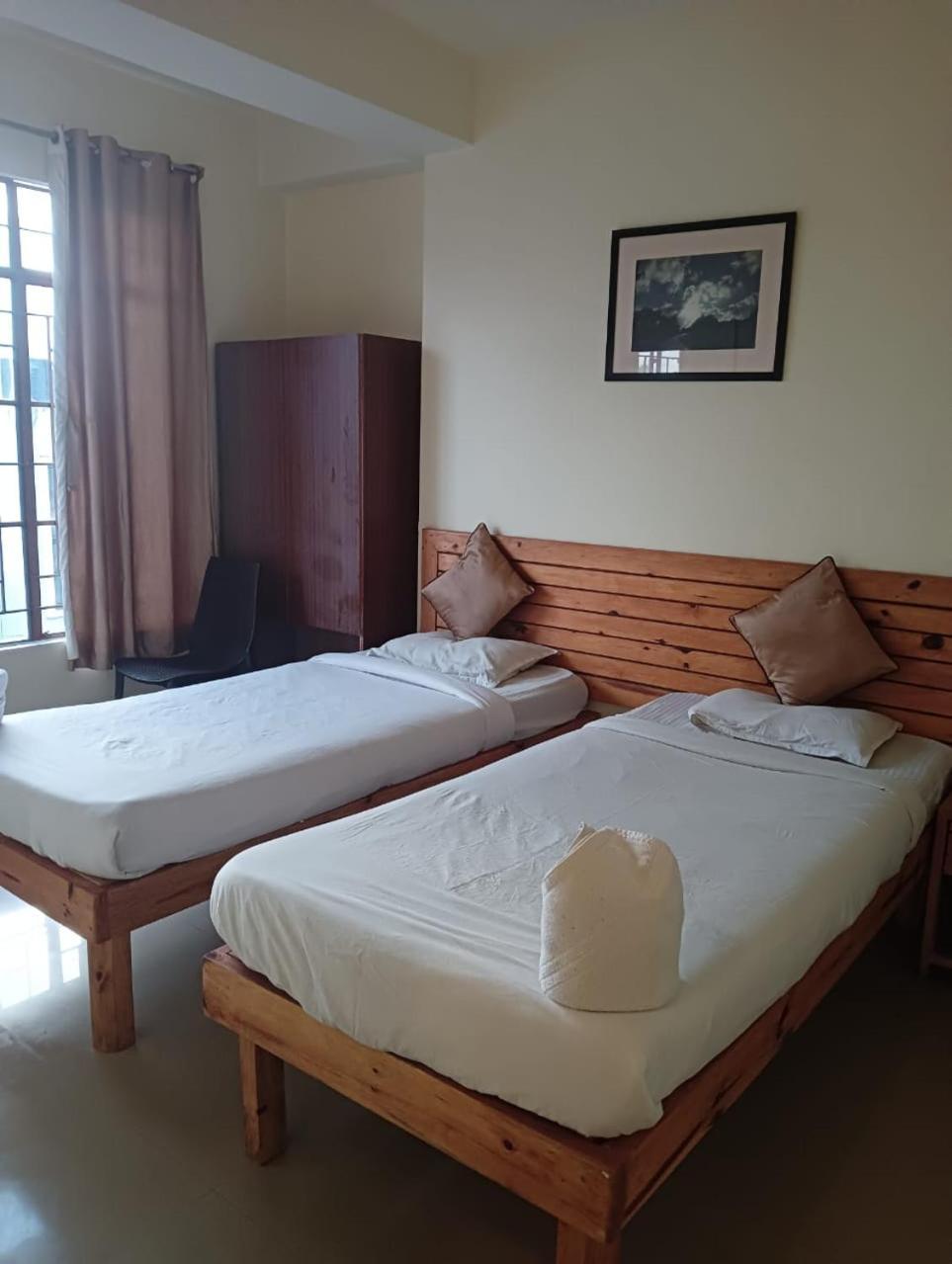 Hotel Travellers Inn ชิลลอง ภายนอก รูปภาพ