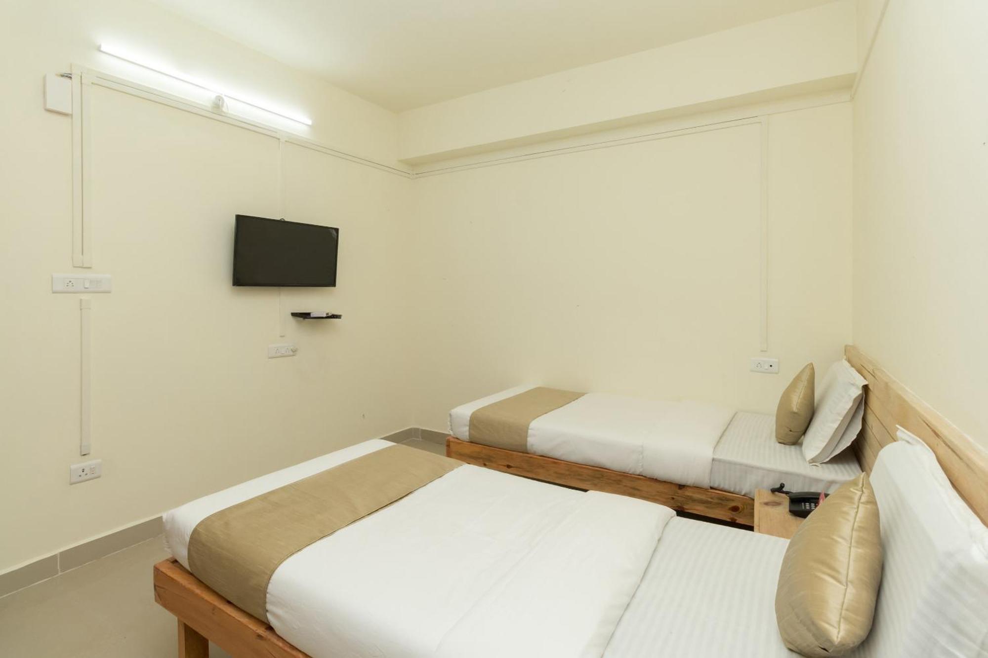 Hotel Travellers Inn ชิลลอง ภายนอก รูปภาพ