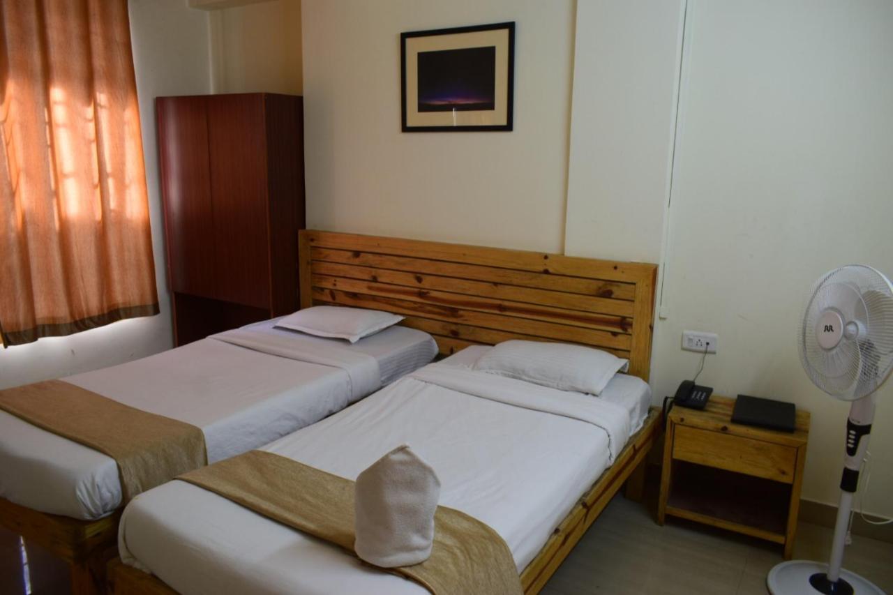 Hotel Travellers Inn ชิลลอง ภายนอก รูปภาพ